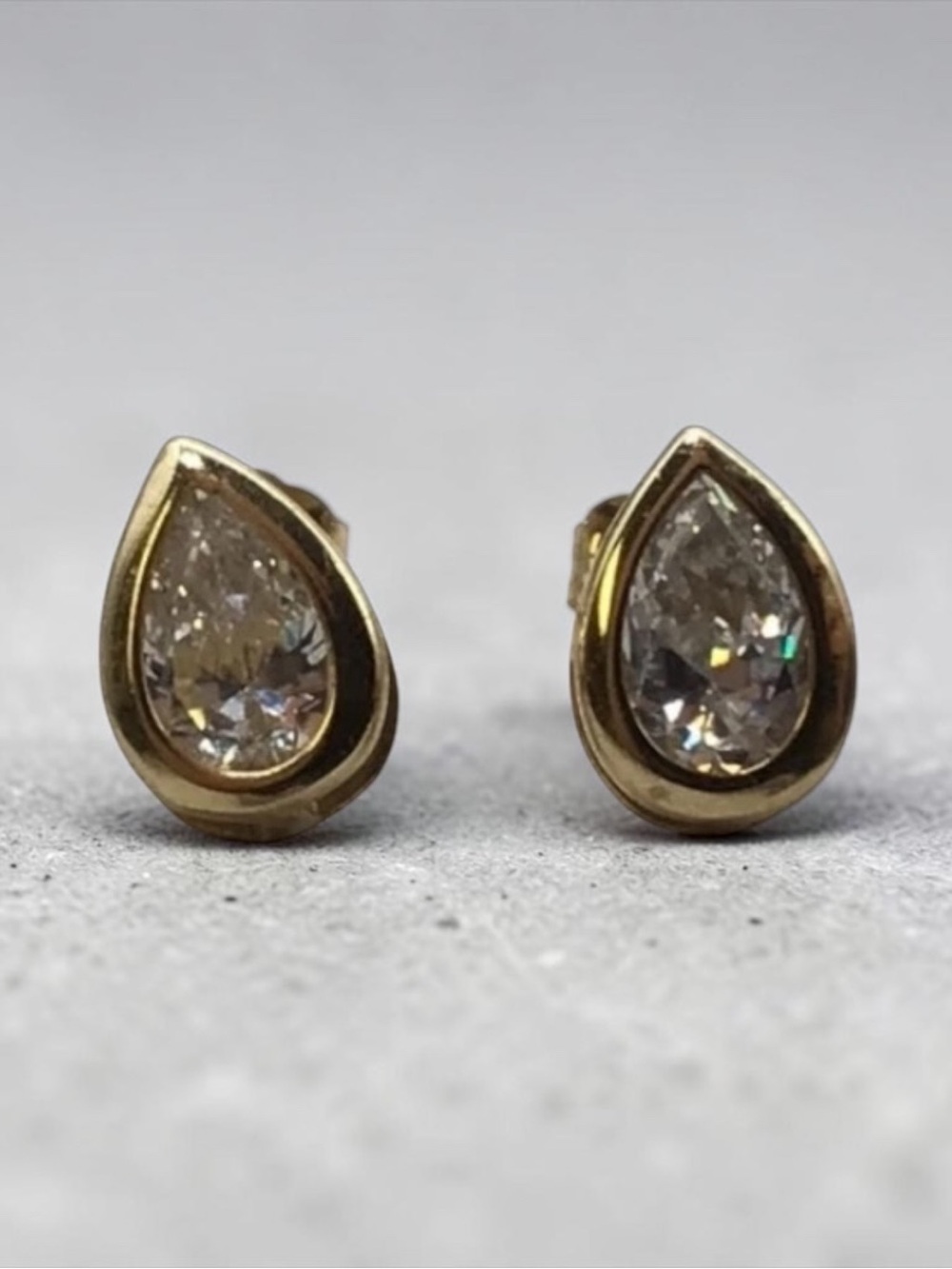 14K Solid Yellow Gold Pear Cut CZ Stud Earrings 1.72g